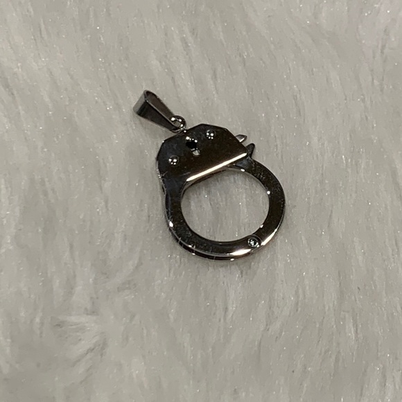 Working Handcuff Necklace Pendant - Picture 7 of 11